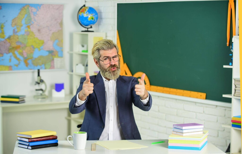 Ile trwa staż nauczyciela początkującego w szkole?