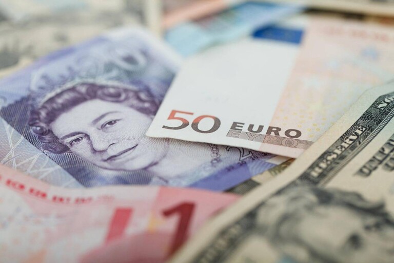 Ile kosztuje dolar w rublach i od czego to zależy?